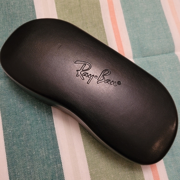 RAY-BAN Hard Clamshell Black Glasses/Sunglasses Case, Unisex - Picture 11 of 16